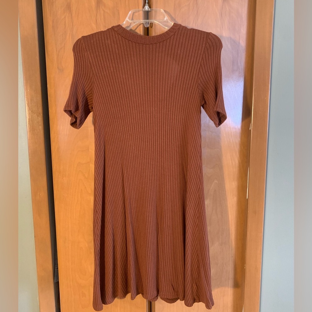 American Eagle Dress - short sleeve - brown - stretchy and flowy - XS -cute back